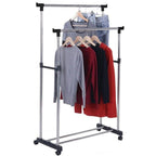 Tendedero doble plegable con ropa colorida
